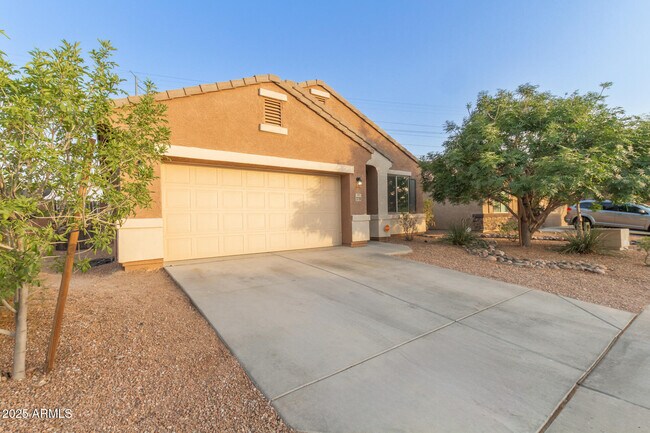 Building Photo - 23759 W Magnolia Dr