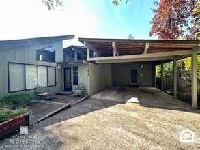 Building Photo - 417 Brazil St