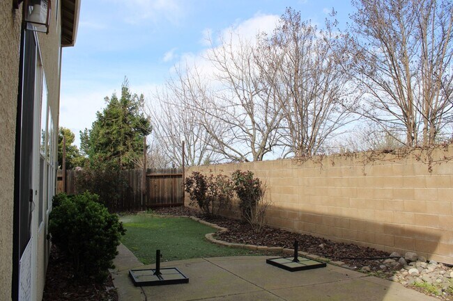 Foto del edificio - 2827 Cardinal Dr