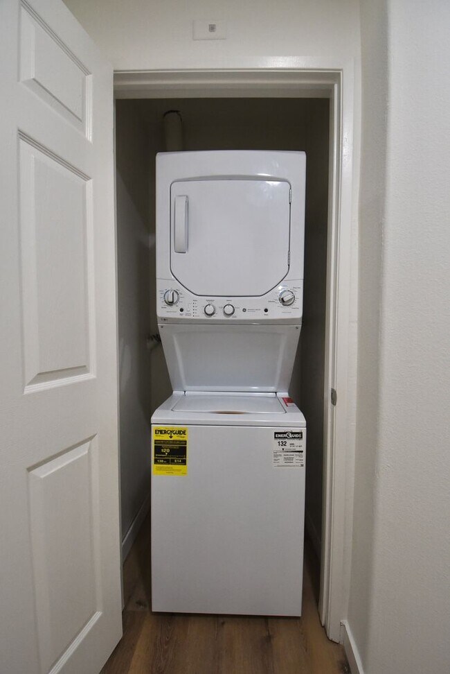 Building Photo - 11311 Morrison St