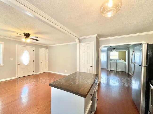 Building Photo - 5105 Lynnwood Ave