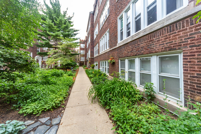 Building Photo - Birchwood Manor Apartments