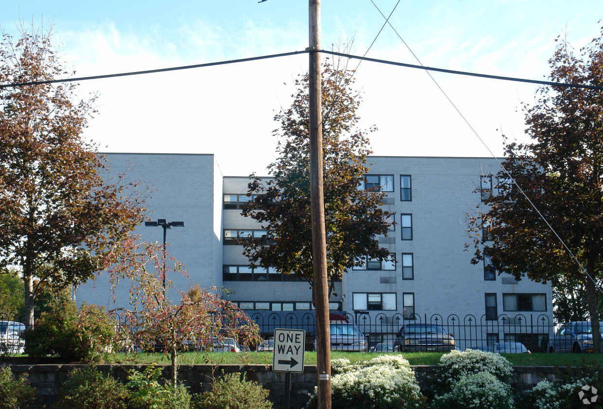 Building Photo - Bloomsburg Towers