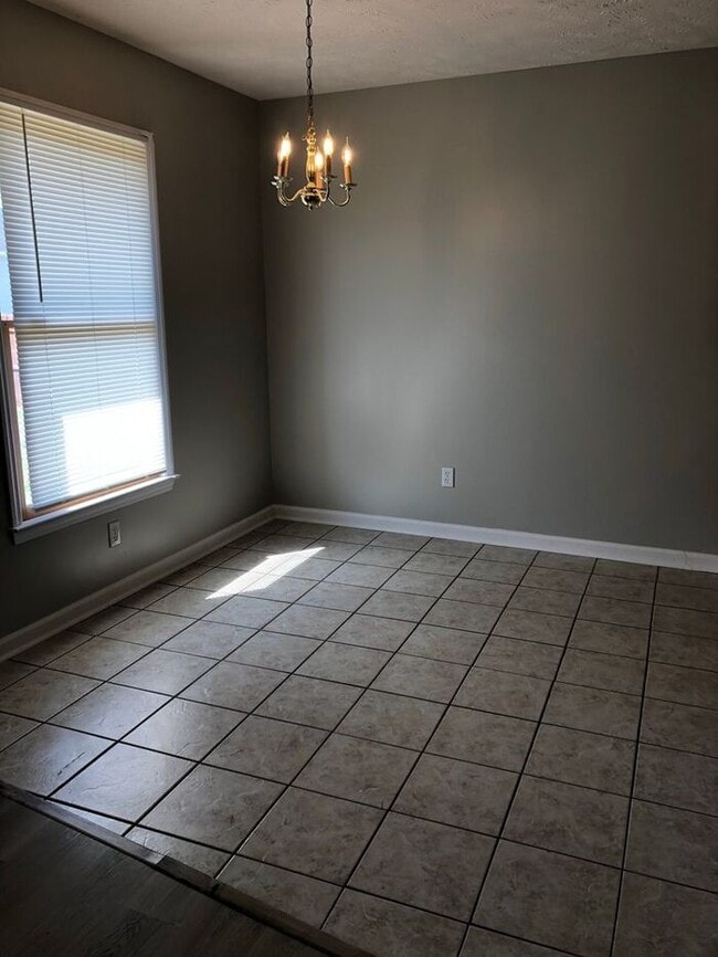 Building Photo - 2209 Mossycup Ln