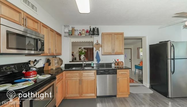 Building Photo - 3 br, 1 bath House - 2714 21st St W UNIT