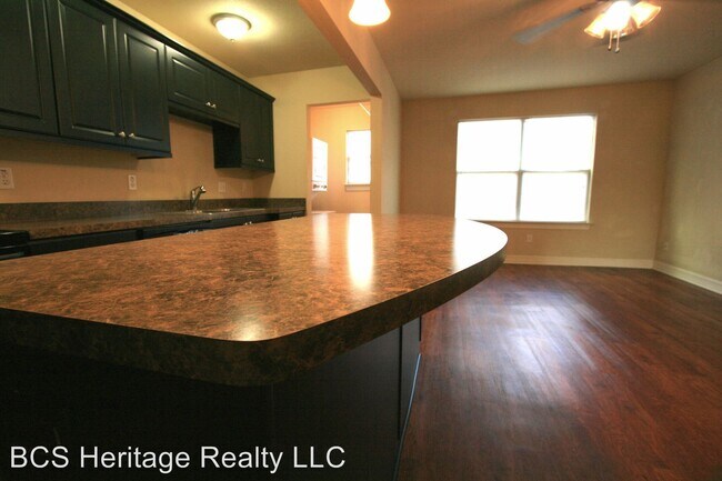 Building Photo - 701 Gaytha Cir
