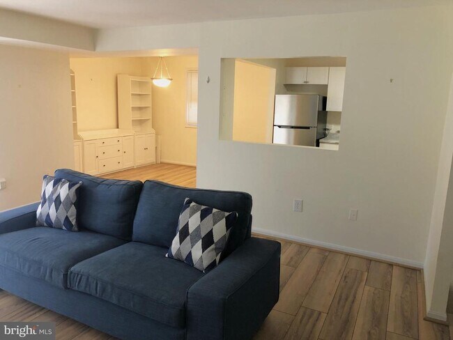 Foto del edificio - 884 Quince Orchard Blvd