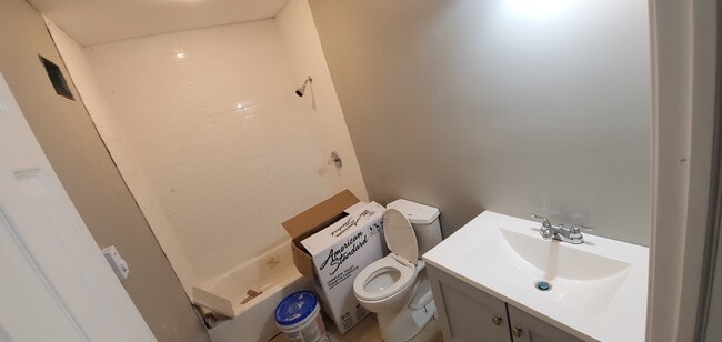 Building Photo - 5424 Sharswood St