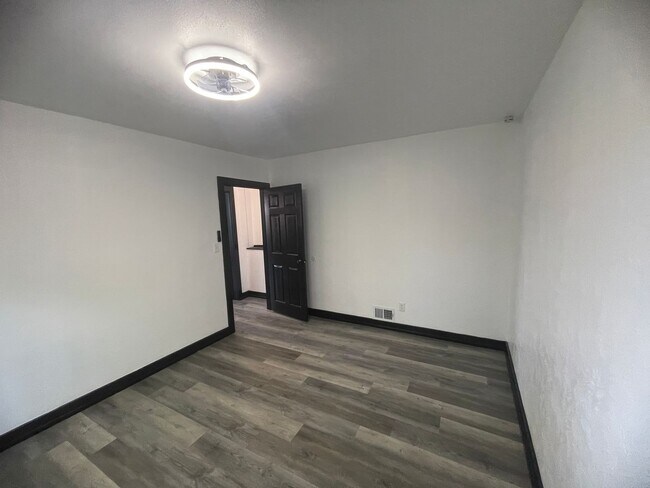 Foto del edificio - Newly updated 2 bedroom apartment for rent!