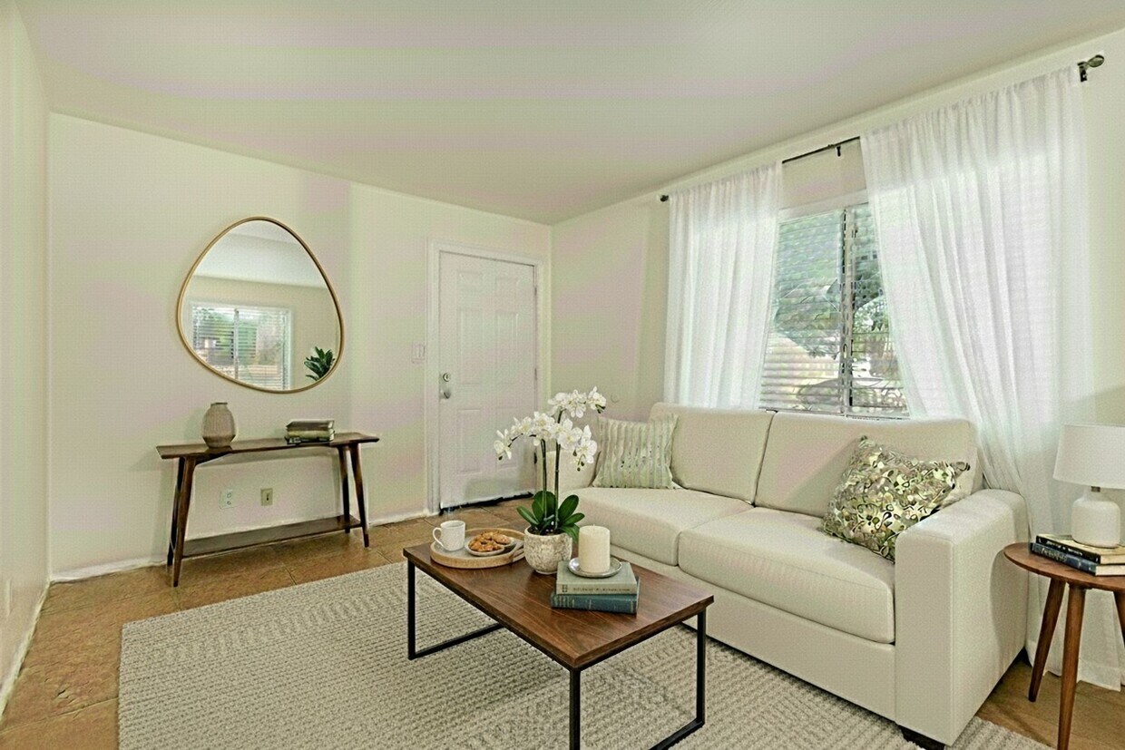 Primary Photo - 1318 E Culver St