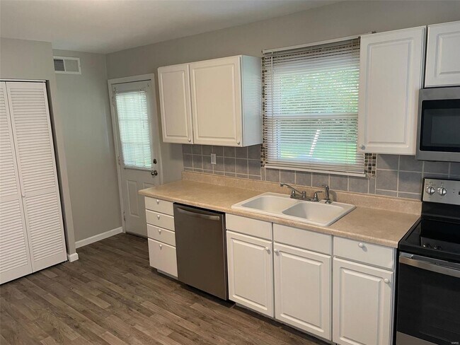 Building Photo - 408 Prince Ruppert Dr