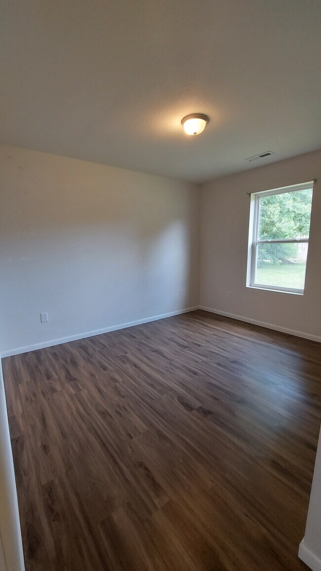 Building Photo - 1010 S Singleton