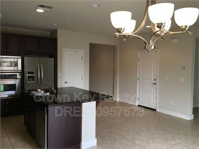 Building Photo - 519 W Campania Way