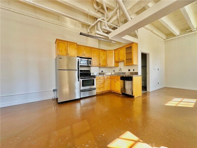 Foto del edificio - 312 W 5th St
