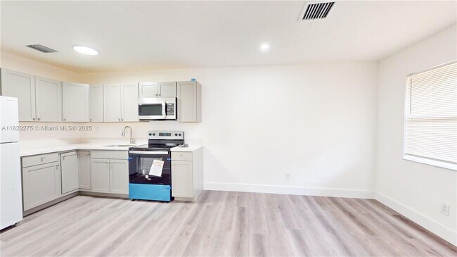 Foto del edificio - 3016 NW 2nd St