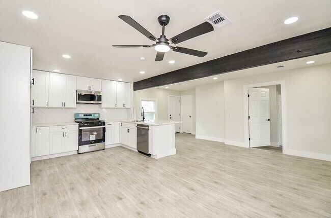 Building Photo - 7424 Stanwick Dr