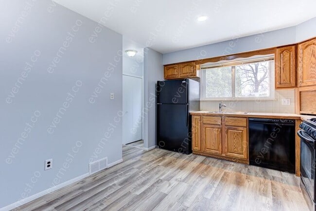 Building Photo - 31130 Roan Ave