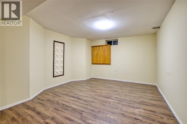 Building Photo - 135 WINCLARE Dr