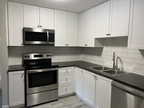 Building Photo - 240 Water St W