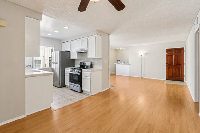 Foto del edificio - 725 E Providencia Ave