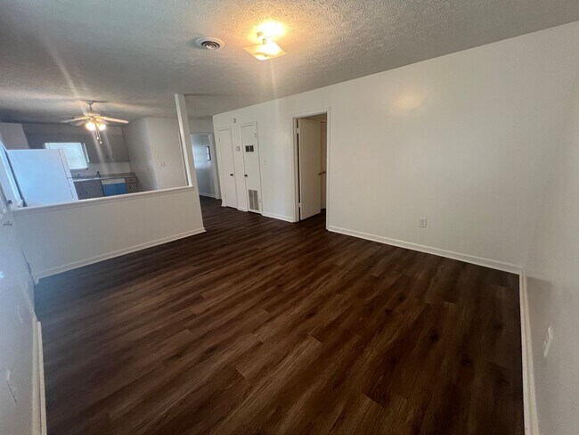 Foto del edificio - Two bedroom duplex on Eastside