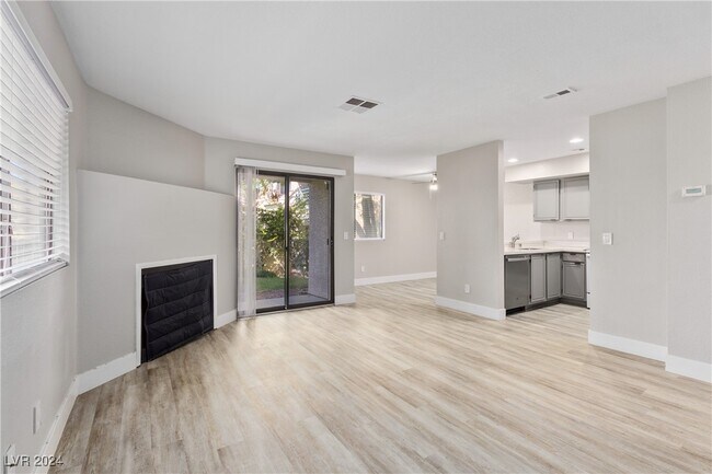 Foto del edificio - 2220 Pine Breeze Ln