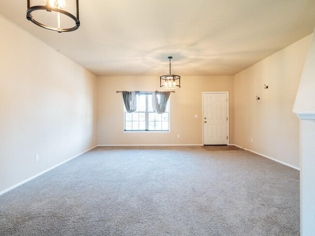 Building Photo - 4206 SW Comstock Ave