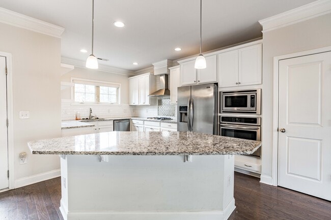 Building Photo - 321 View Dr