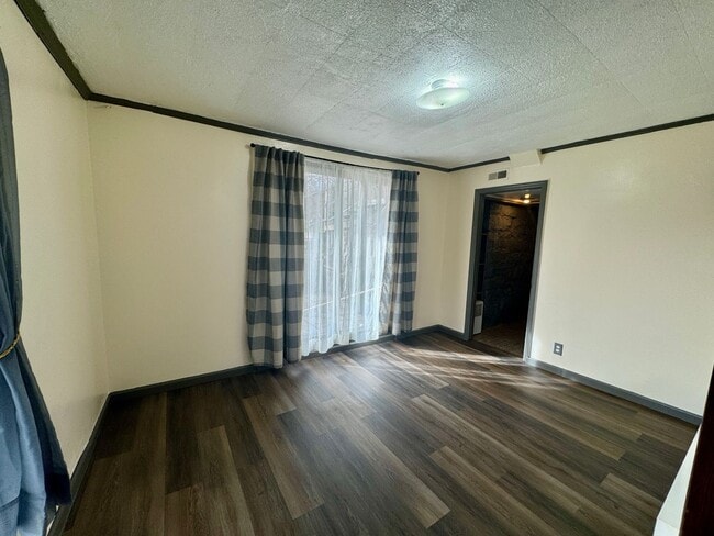 Foto del edificio - 1195 Mineral Ave