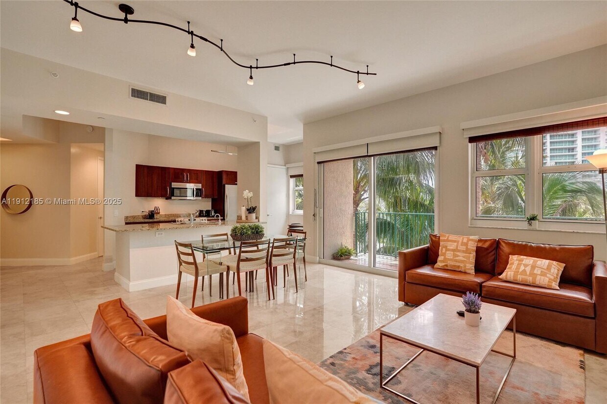 Foto principal - 20000 E Country Club Dr