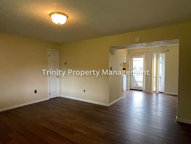 Building Photo - 69 Linden Ave