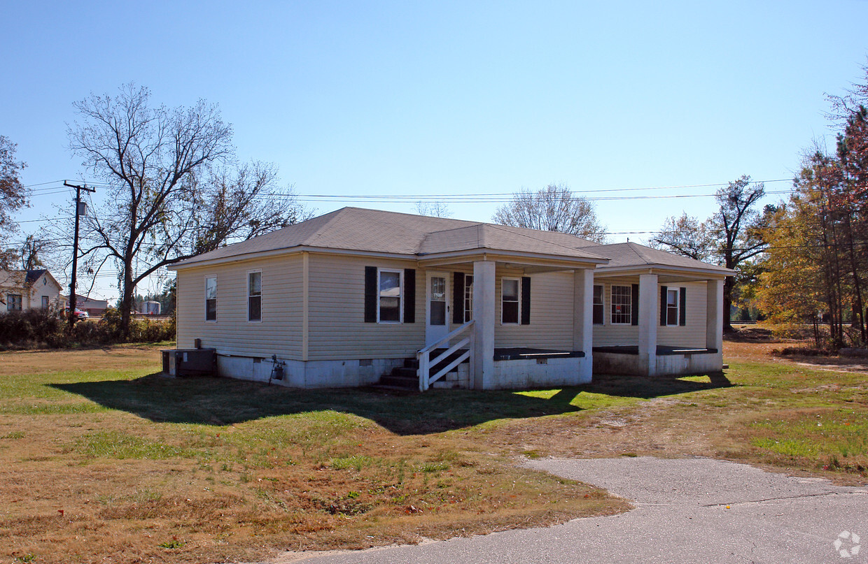 Building Photo - 104-106 Blake Dairy Rd