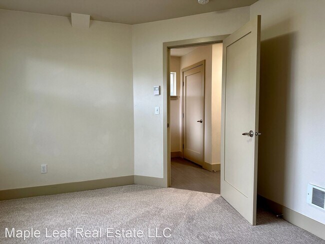 Building Photo - 3 br, 2.5 bath House - 428 N 130th St