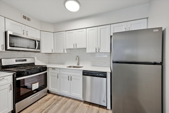 Foto del edificio - 8529 Rising Sun Ave