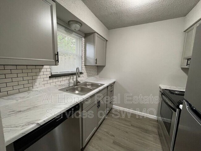 Building Photo - 3508 S Farm Rd 135