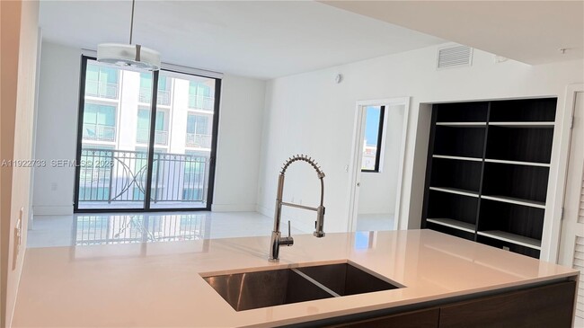 Building Photo - 301 Altara Ave