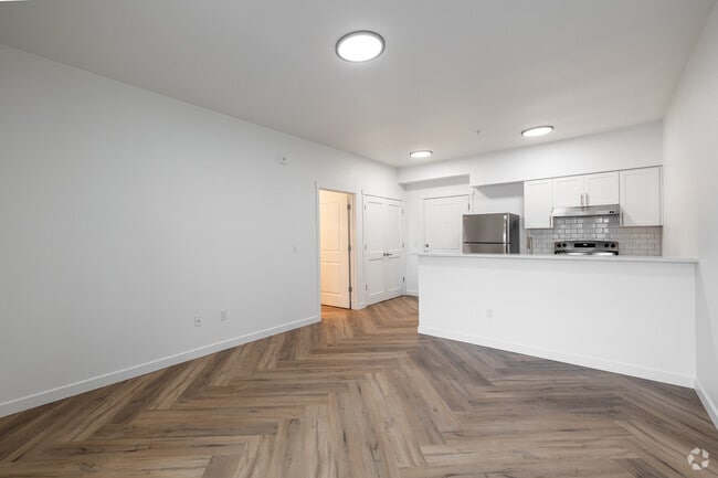 1BR, 1BA - 626SF - Living Room - L39 Group