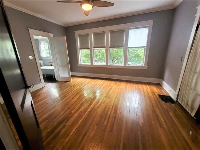 Foto del edificio - Check out this beautiful 3BR/2BA bungalow ...