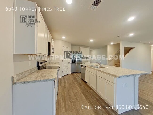 Building Photo - 6540 Torrey Pnes Trce