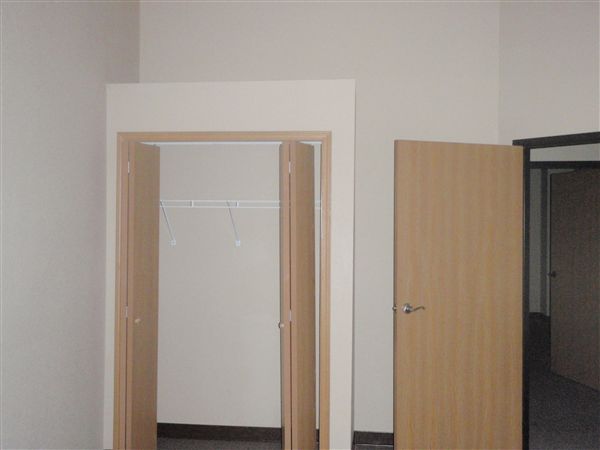 Foto del edificio - 121 E 3rd St