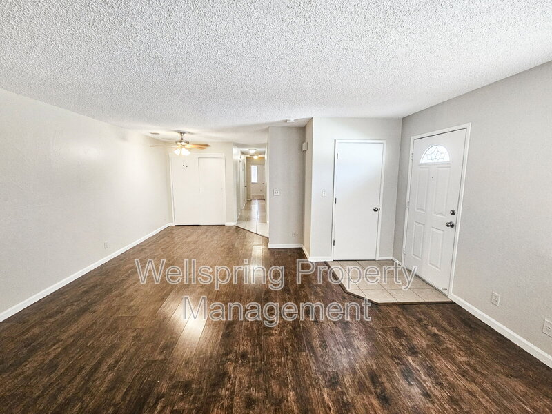 Primary Photo - 305 S Richmond Rd