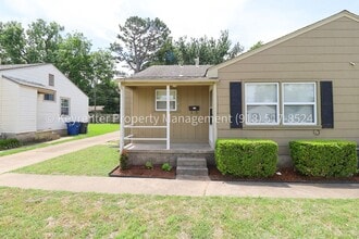 Building Photo - 936 E 37th Pl