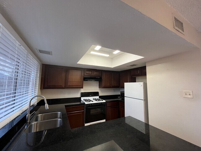 Foto del edificio - 2 Bedrooms in Great Dove Springs Location