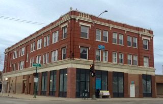 Primary Photo - 1607 N Lawndale Ave