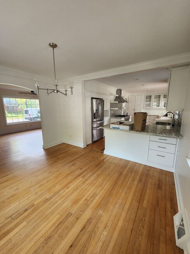 Building Photo - 4BD/3BA PLUS LOFT AND DETACHED ADU Located...