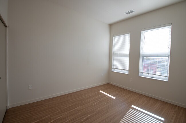 Foto del edificio - 720 W Washington Ave