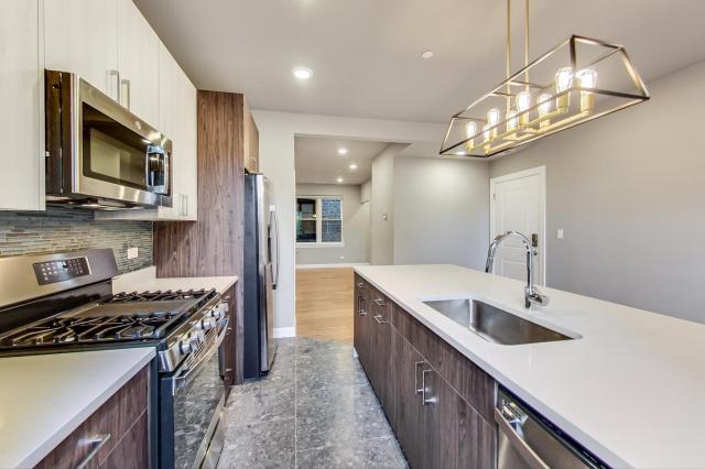 Foto del edificio - 4 bedroom in Chicago IL 60637