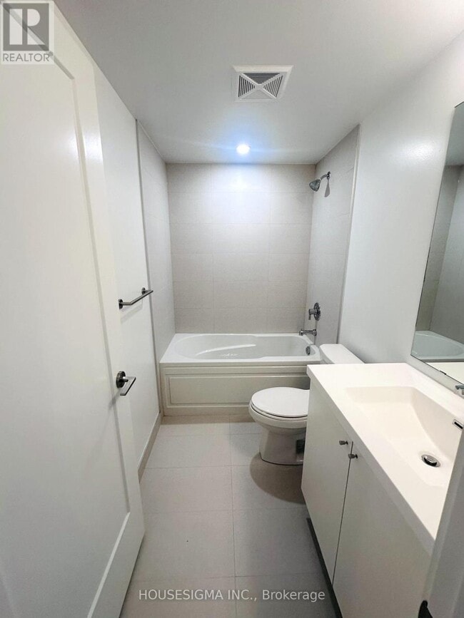 Photo du bâtiment - 2545-2545 Simcoe St N