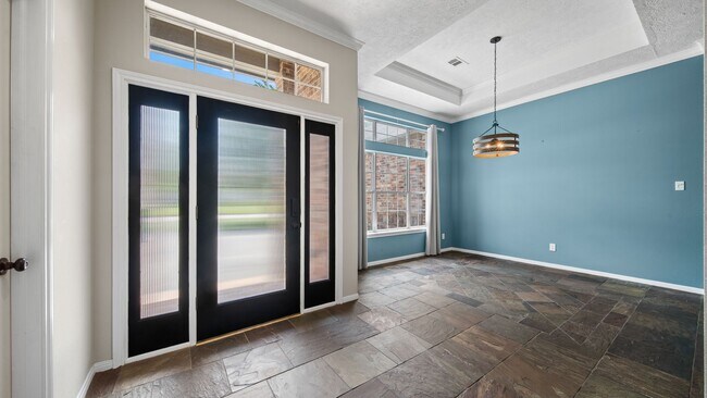 Building Photo - 118 Hillsborough Dr W