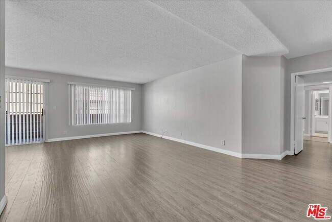 Foto del edificio - 4647 Willis Ave